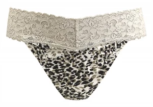 Трусы-стринги с анималистическим принтом