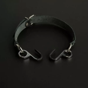 Чёрный кляп с крючками 